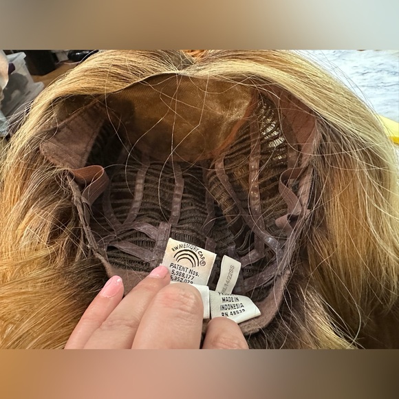 Raquel Welch Big Spender HF Synthetic Lacefront Wig Monotop in Shaded Wheat - Picture 6 of 13